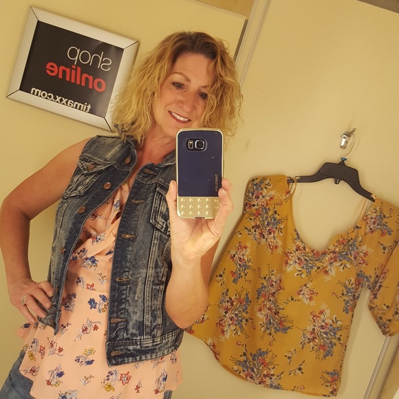 Meet your Posher, Debbie - Picture 4 of 5